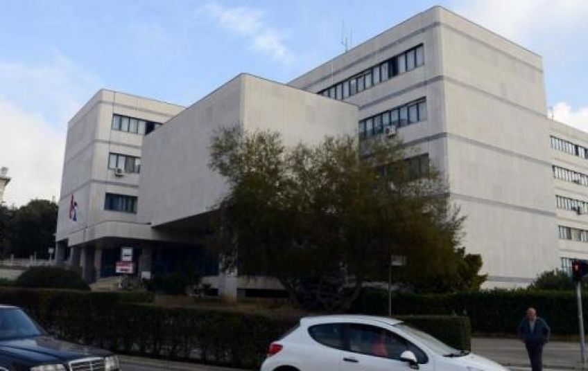 Ušao u zgradu PU Istarske pa prijetio djelatnici